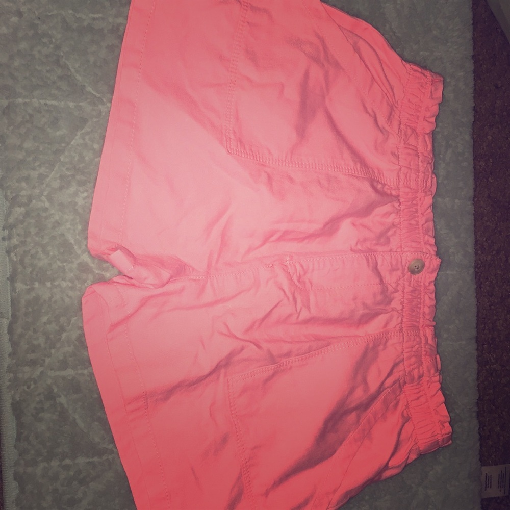 Hey I’m selling a NEW back to school pink shorts✨
